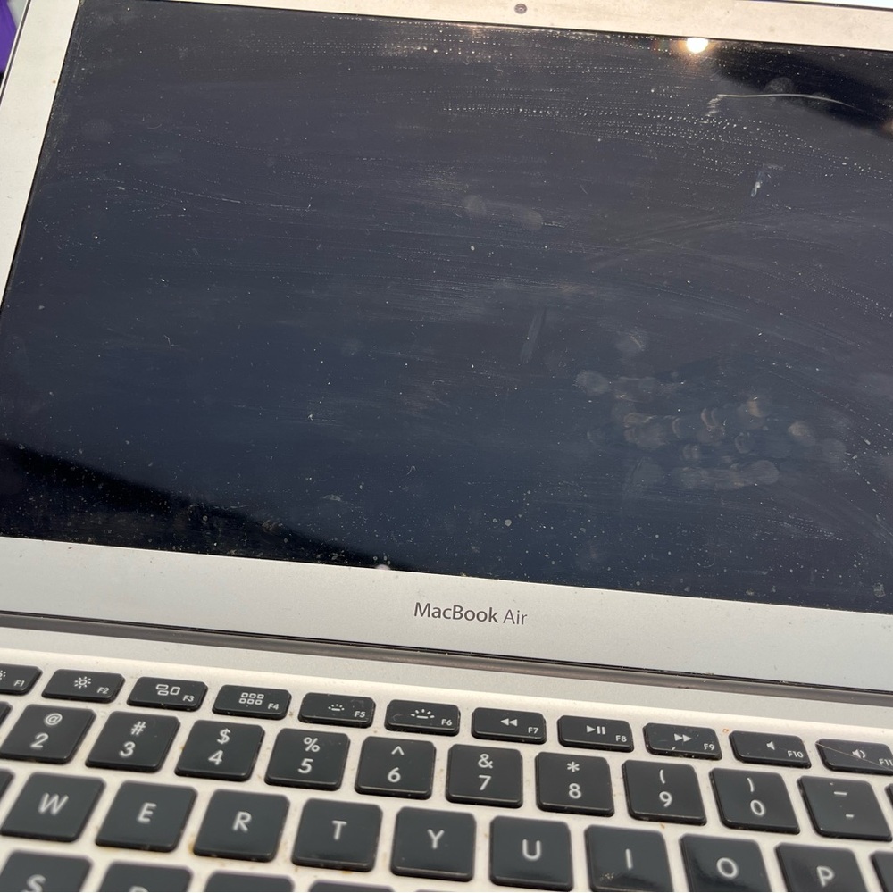 MacBook Air 13” - Picture 8 of 8